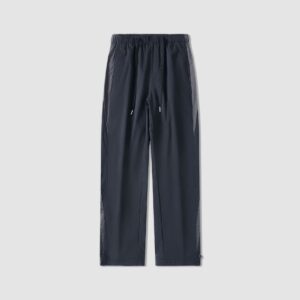 black color swatch